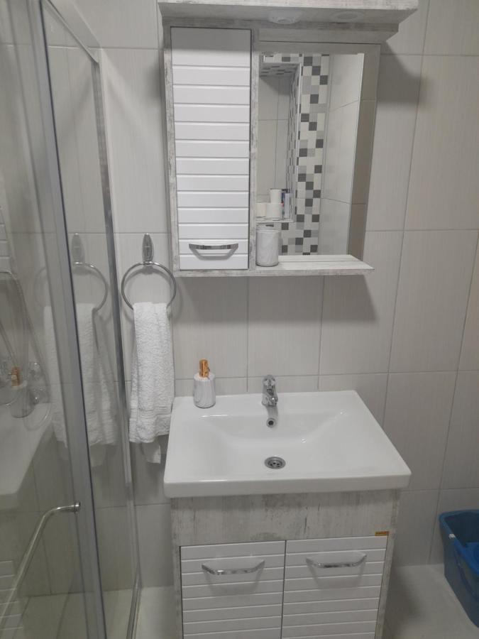 Holiday Apartaments 2 Ni Exteriör bild