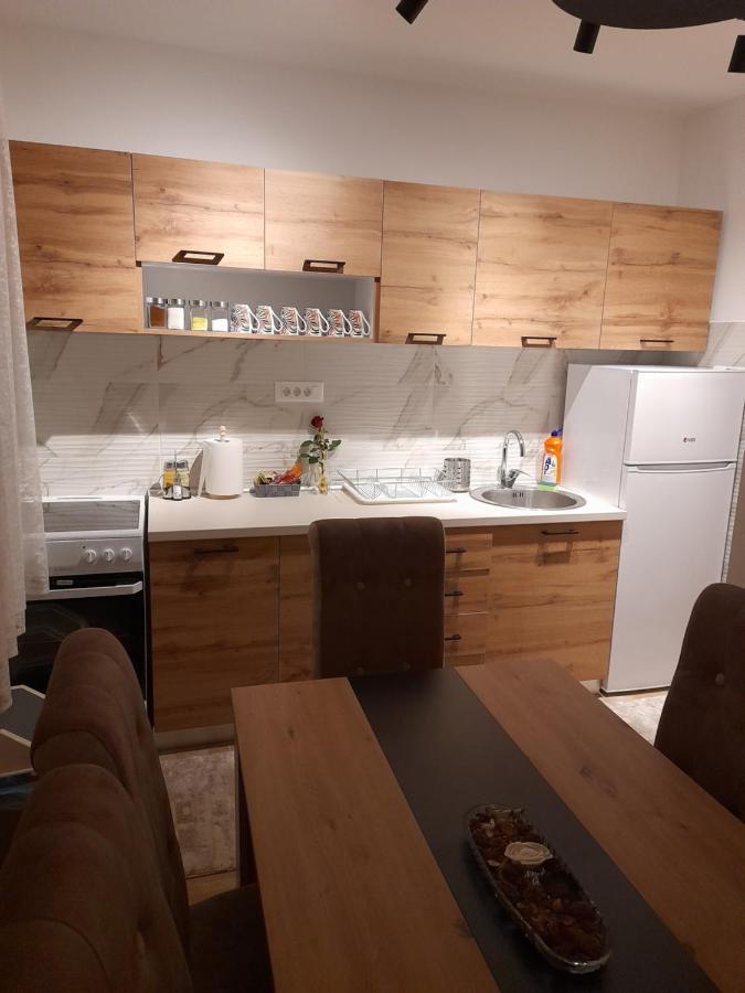 Holiday Apartaments 2 Ni Exteriör bild